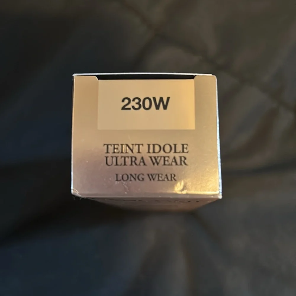 New-Lancôme Ultra Wear Foundation 230W